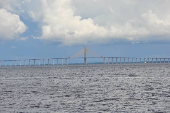 A ponte que atravessará o Rio Negro, vista da Ponta Negra, em Manaus - AM